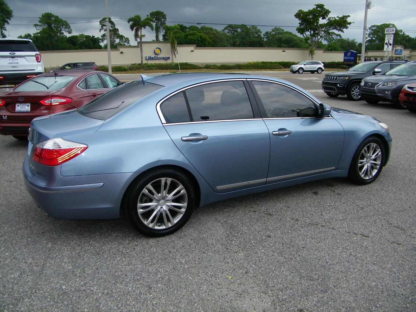 2009 Blue /Black Hyundai Genesis 4.6L (KMHGC46FX9U) with an 4.6L V8 DOHC 32V engine, 6-Speed Automatic transmission, located at 4000 Bee Ridge Road, Sarasota, FL, 34233, (941) 926-0300, 27.298664, -82.489151 - Photo#5